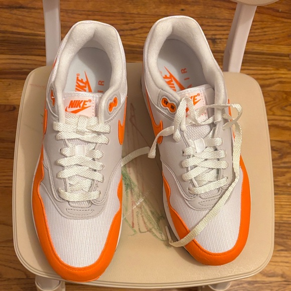 Nike Orange and White Athletic Shoes Nike Air Max  for women brand new very cute - Picture 3 of 6